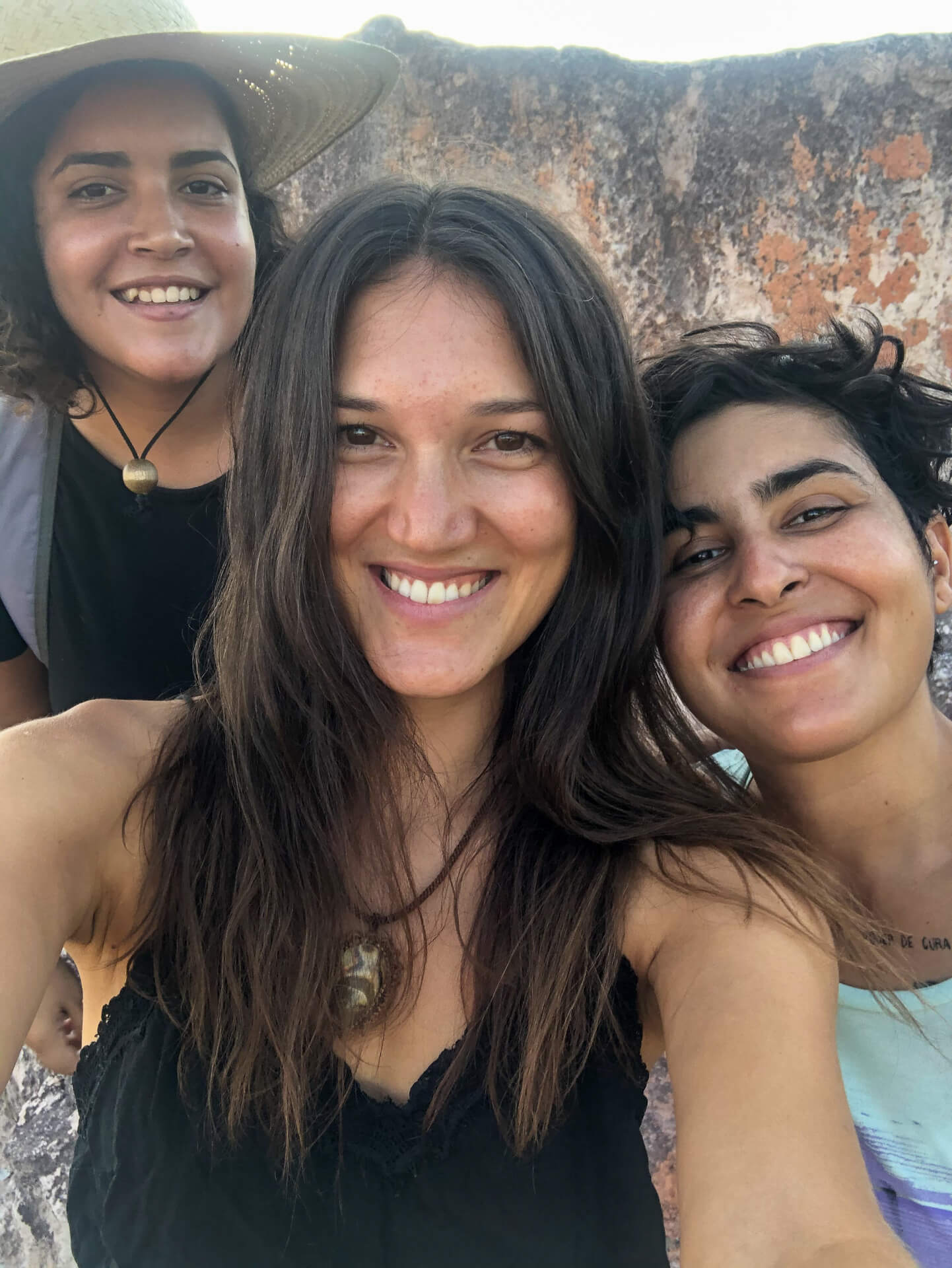 Helene Dotsch, Céu Albuquerque and her partner taking a smiling selfie after a photo shoot in Brazil