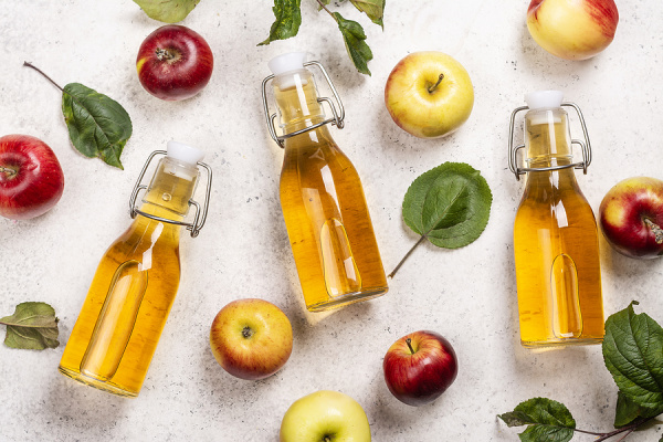 Apple Cider Vinegar Hair Rinse 101: 9 Tips and Recipes for Beginners