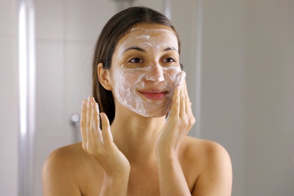 How to Get Rid of Clogged Pores: 11 Remedies & Products We Swear By