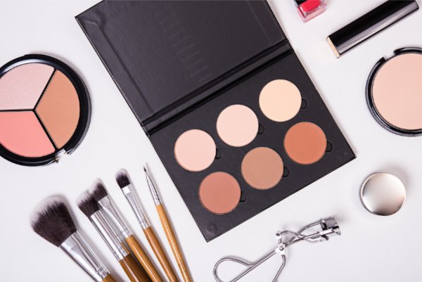 Build Your Own Makeup Kit for Beginners: 17 Must Have Makeup Products