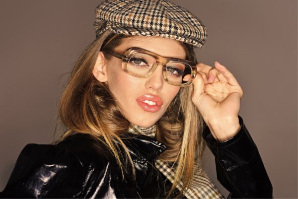 Makeup with Glasses: 14 Application Tips to Make Your Eyes Pop!