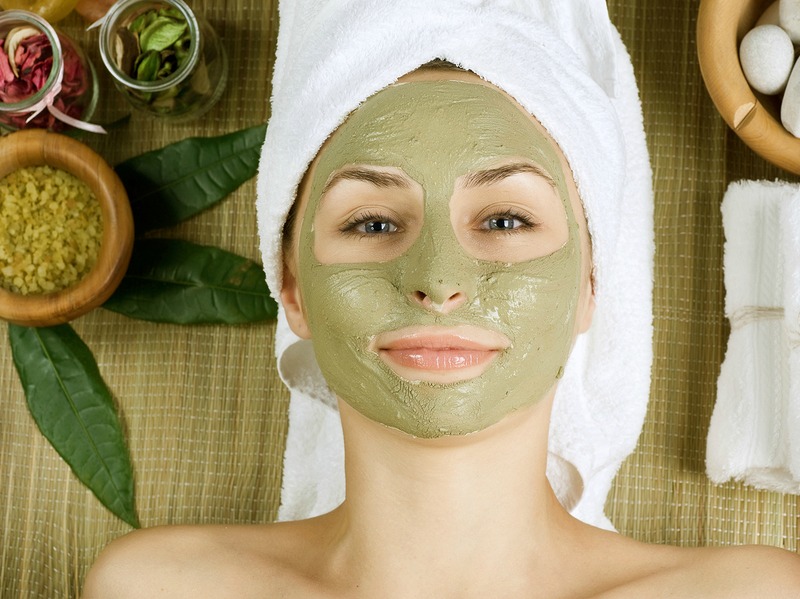 If you're looking for homemade face masks for blackheads, for oily skin, for wrinkles, for pores and/or for pimples that are moisturizing without causing breakouts and acne, this collection of DIY face masks for all skin types has you covered. Using ingredients you probably already have lying around your house - cinnamon, coffee, coconut oil, honey, and tumeric to name a few - gorgeous, glowing skin has never been easier!