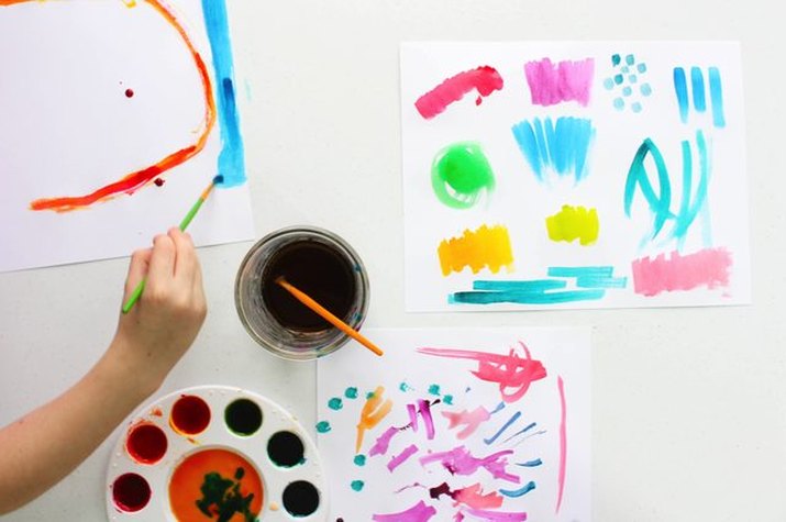 Kid painting with watercolors.