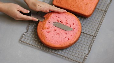 Slicing off tops of cakes