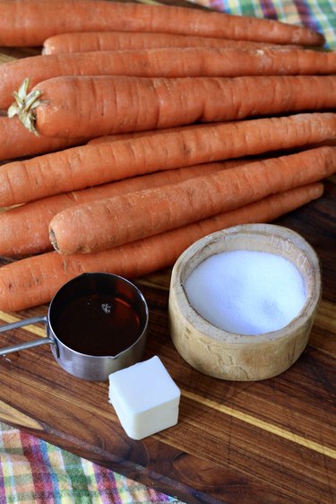 ingredients for slow cooker carrots