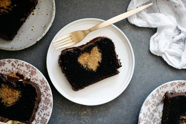 Show off to your loved ones with this surprise Hidden Heart Cake!