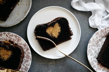 This Hidden Heart Cake is perfect for Valentine\'s Day!