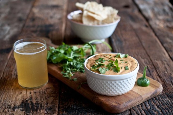 Slow cooker jalapeno beer cheese dip