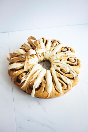 The Cinnamon Roll Wreath is not only delicious to eat but gorgeous and festive in presentation!